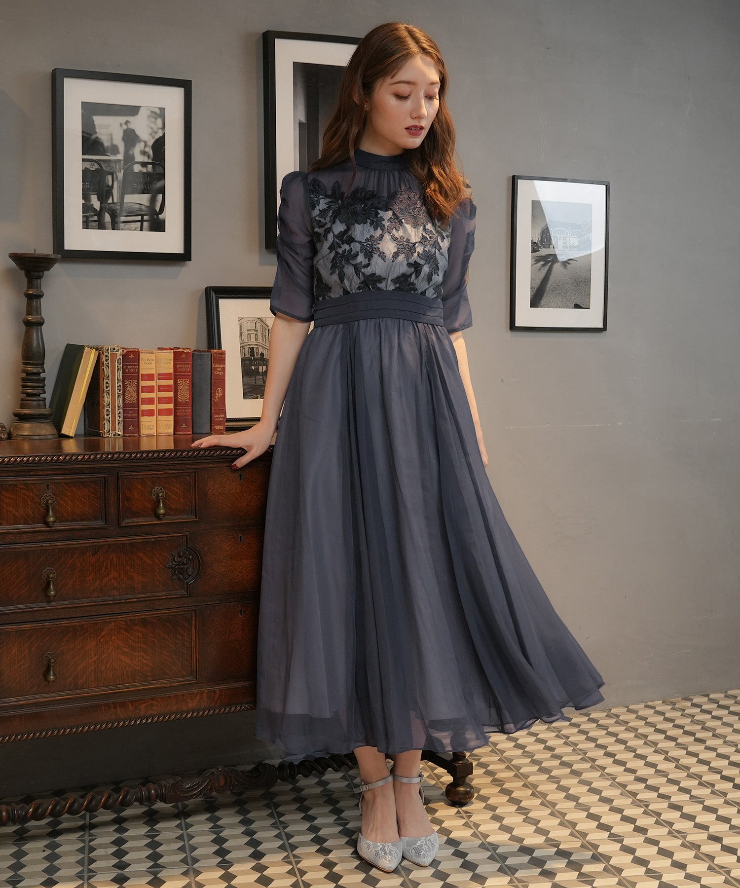 ミディアムグレー