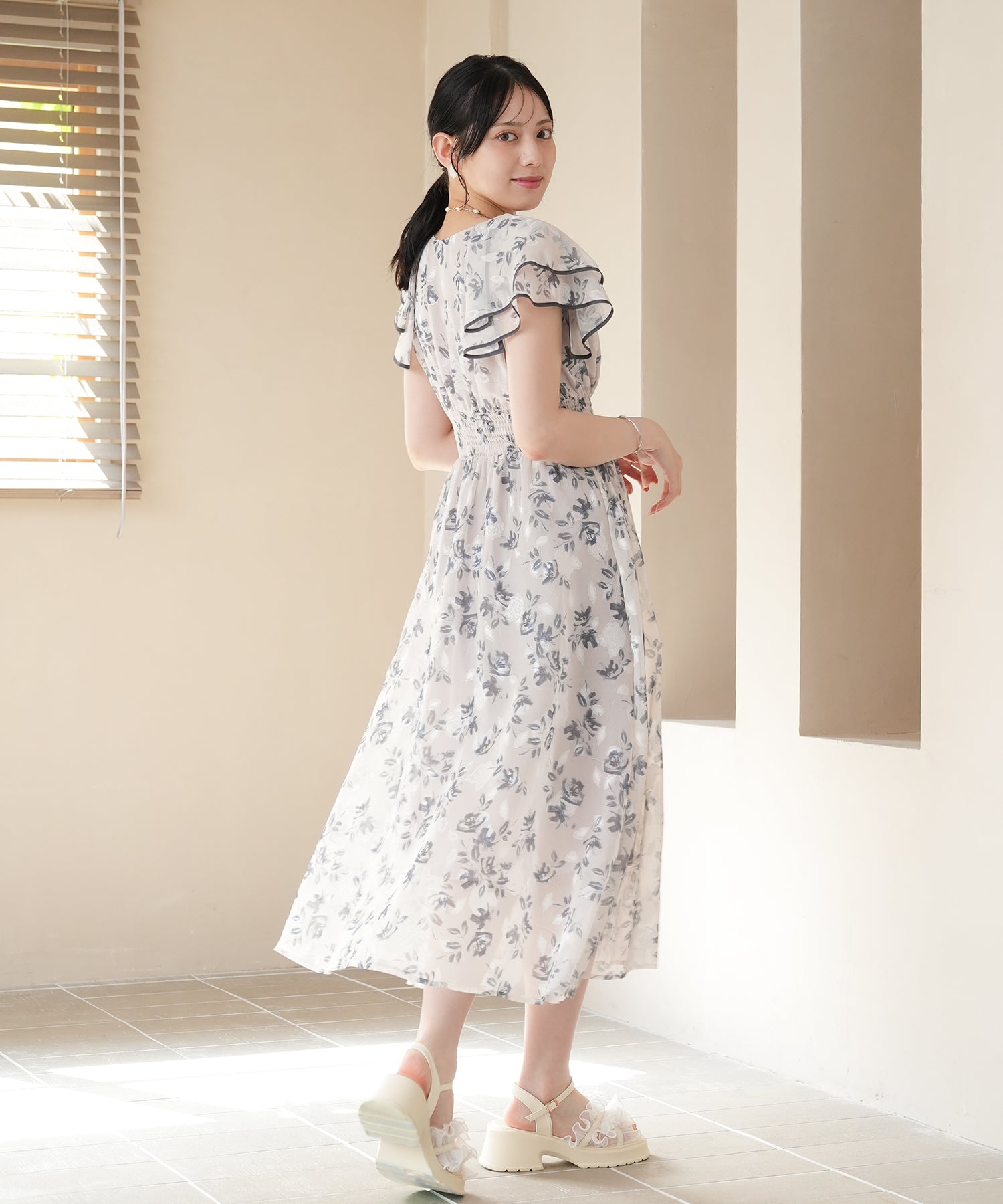 ホワイト MODEL:164㎝ 着用サイズ:M