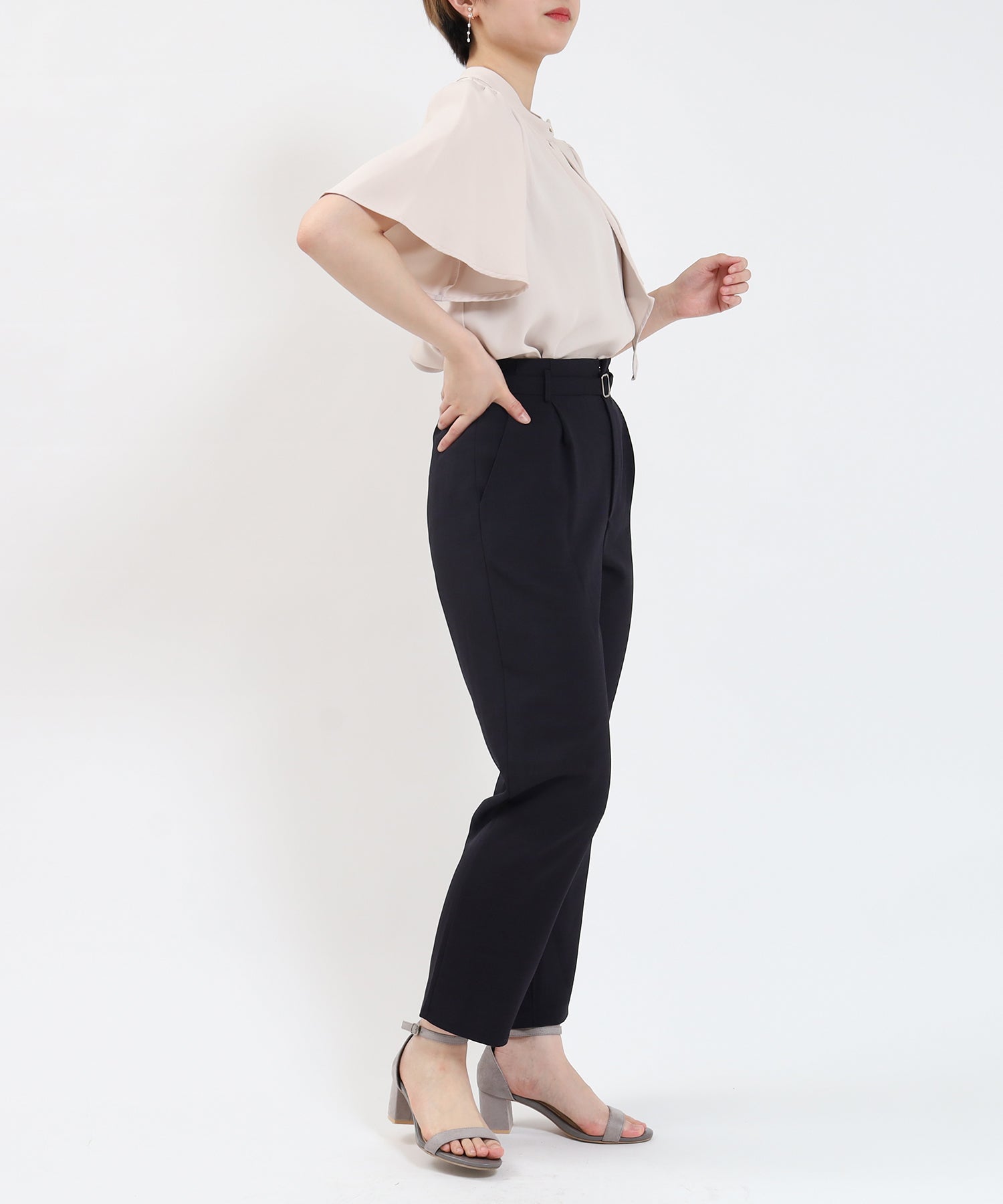 グレージュ model:162cm/骨格ストレート×ウェーブ 着用サイズ:M