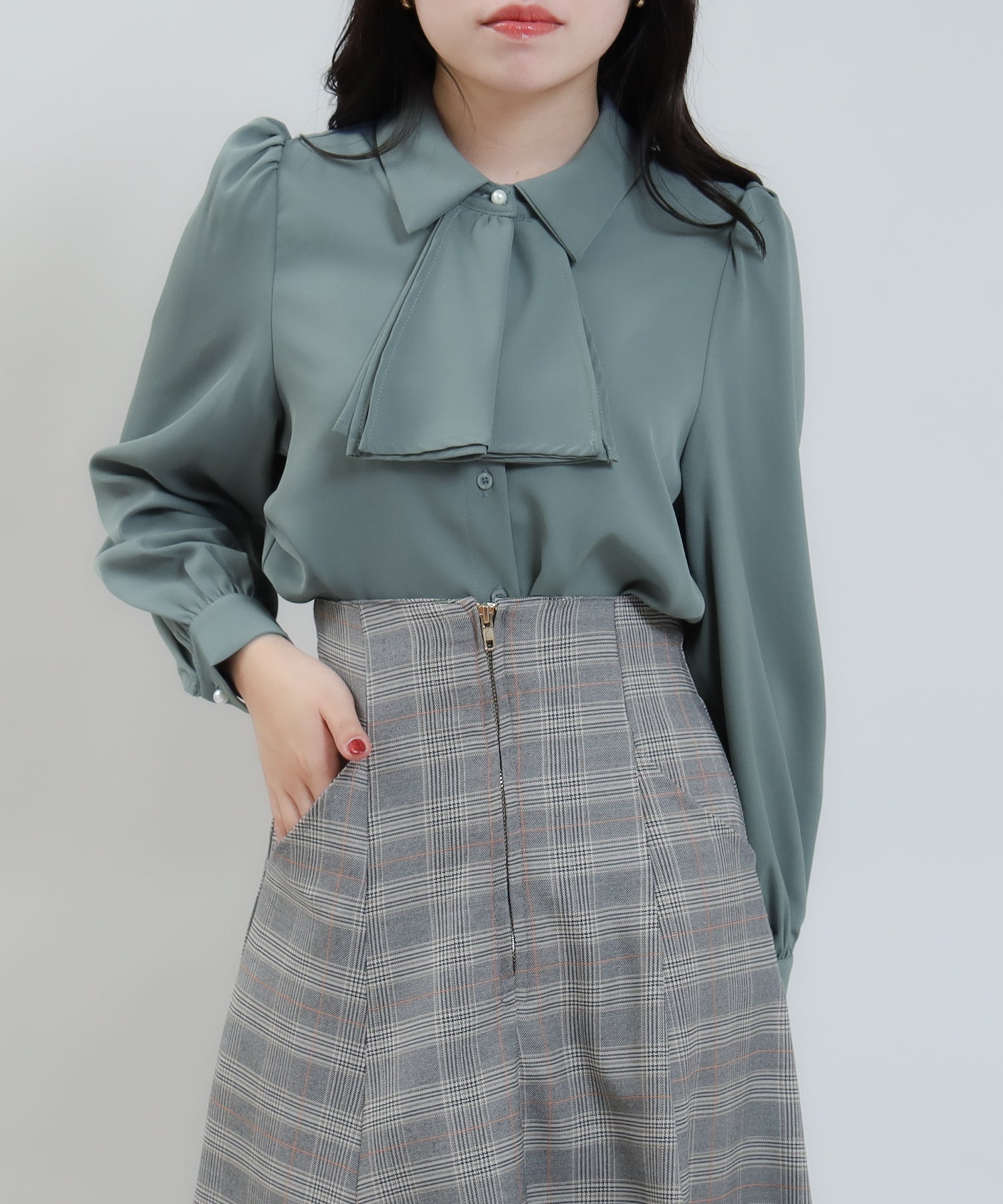 Thick frill bowtie blouse