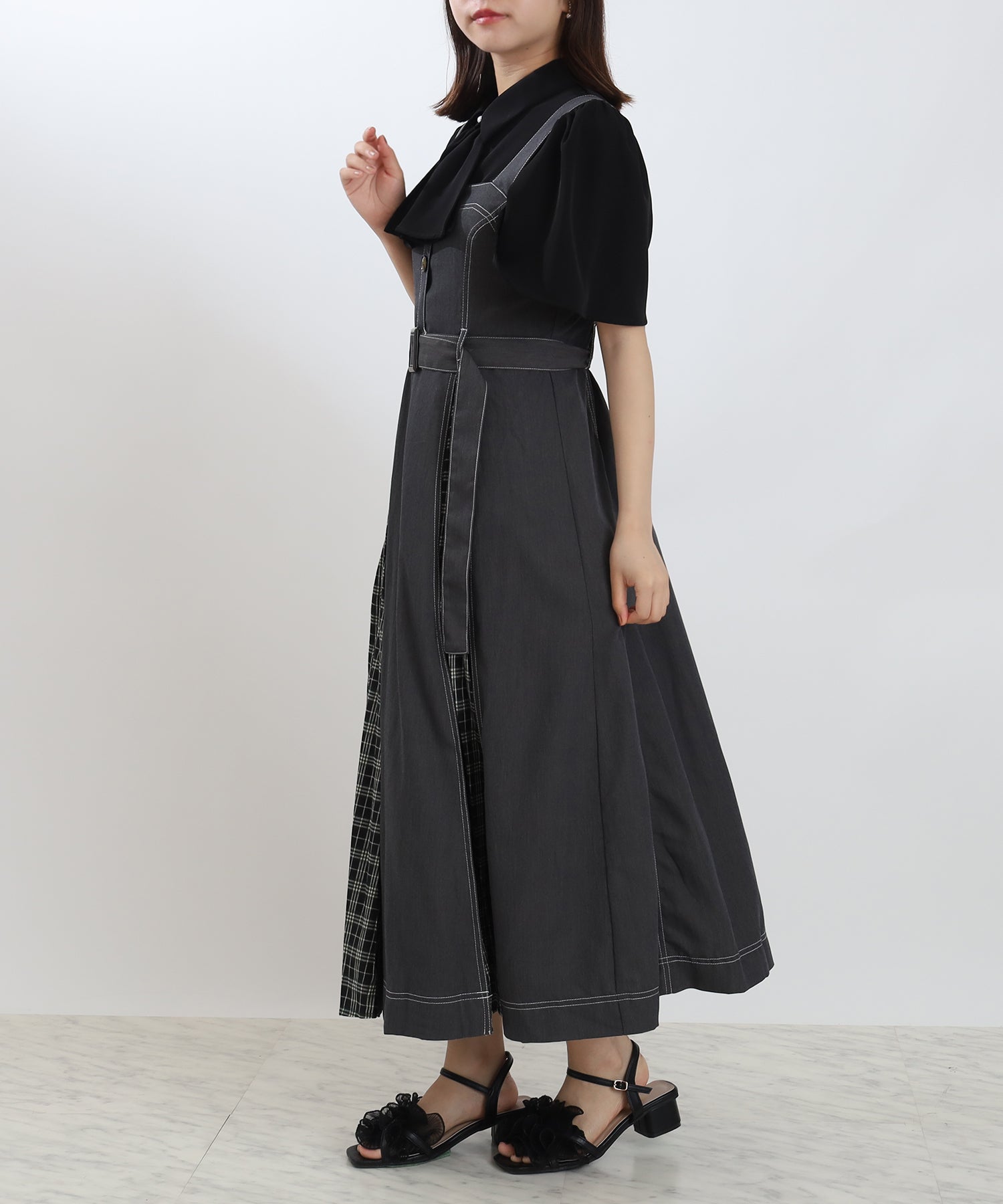 チャコール model:156 着用サイズ:M
