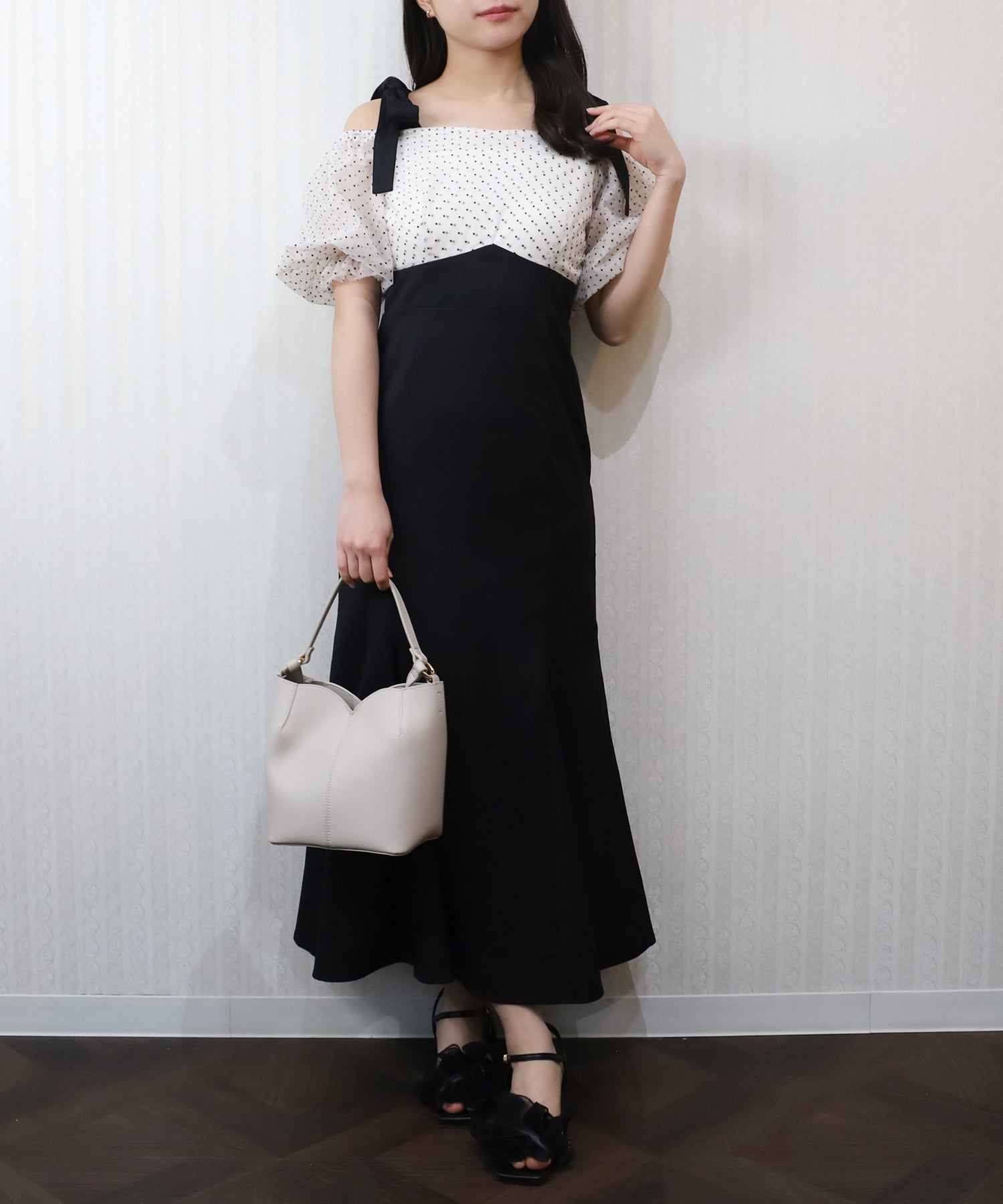 ベージュ×ブラック