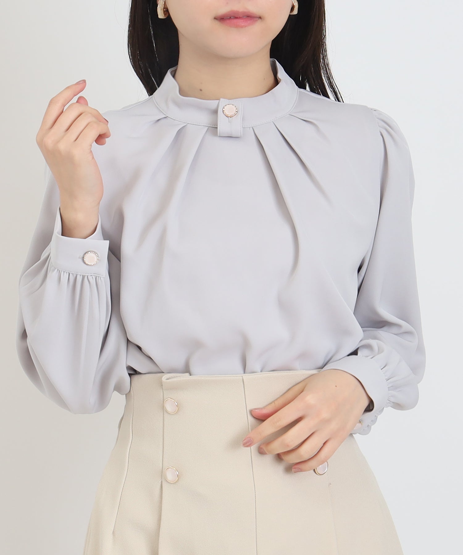 ライトグレー model:156 着用サイズ:S
スカーフ:無し