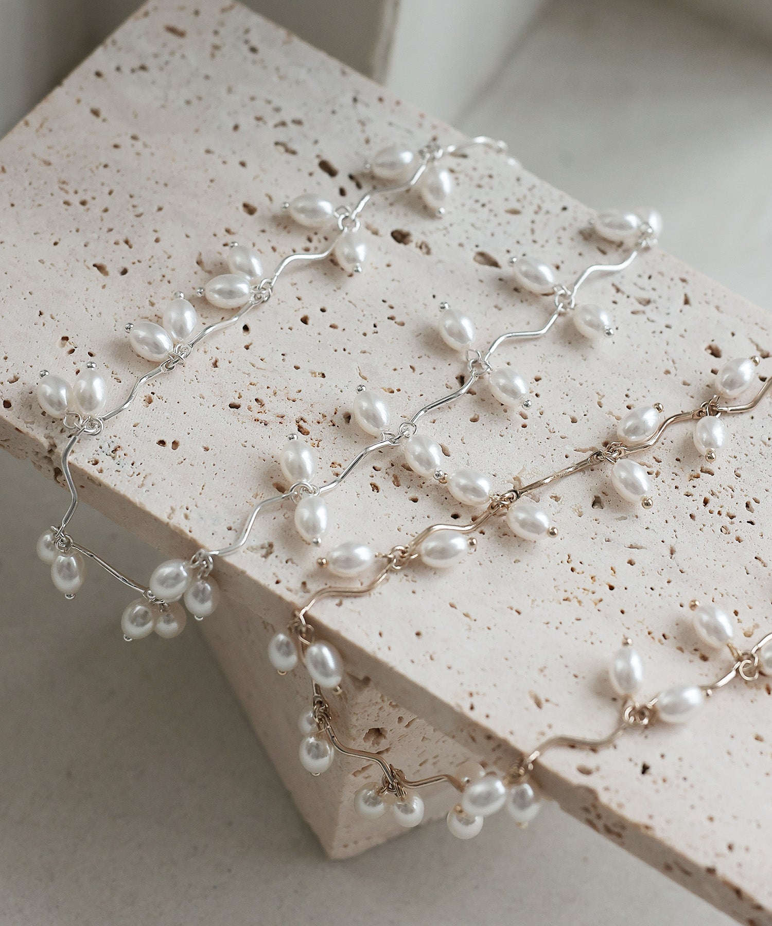 (L)シルバー,(R)ゴールド