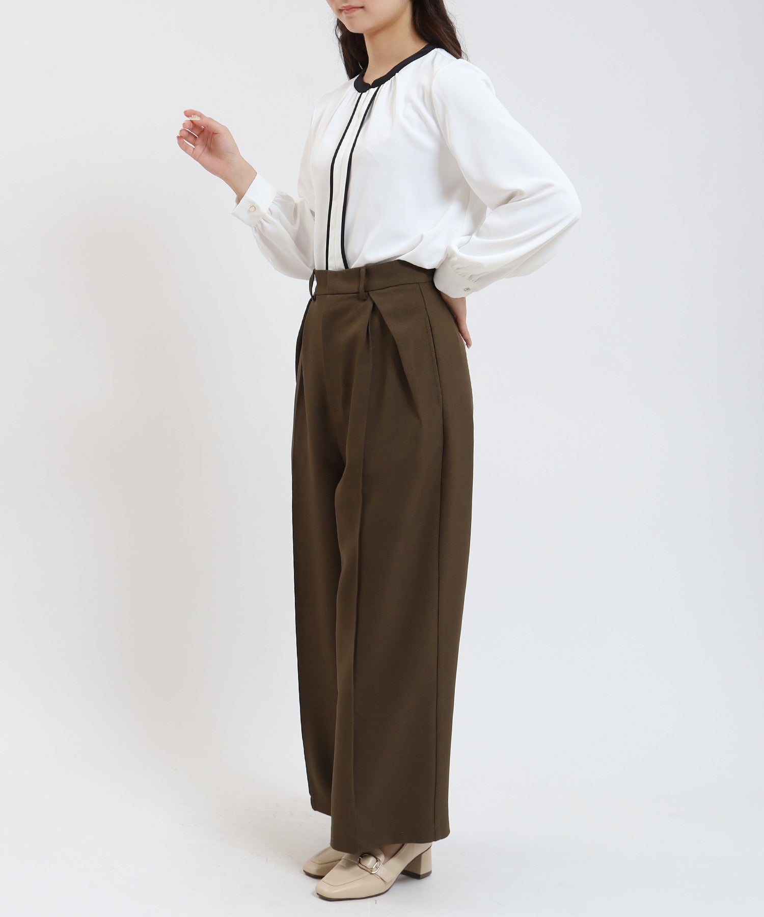ホワイト model:160cm/骨格ウェーブ 着用サイズ:M