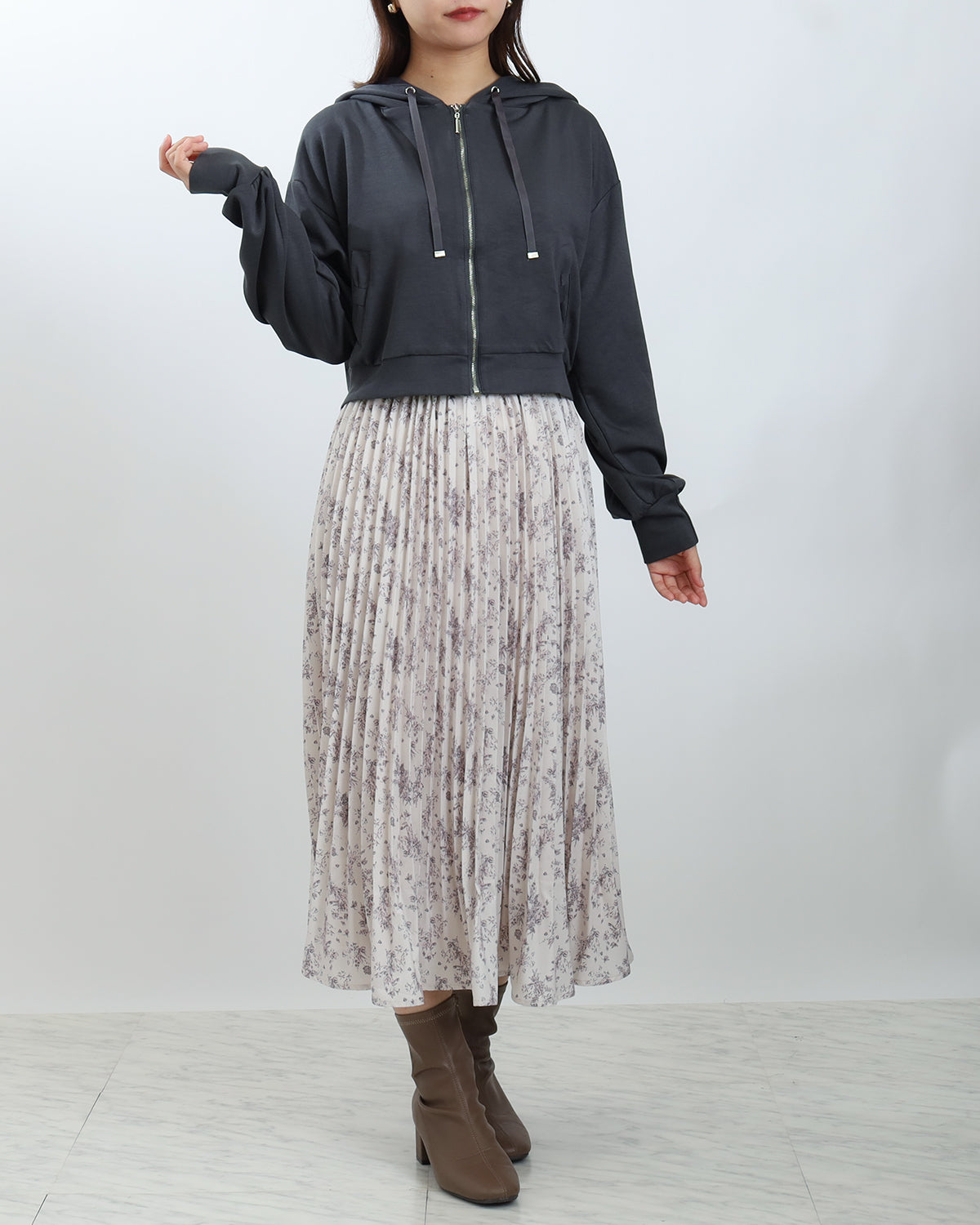 チャコール model:156 着用サイズ:M