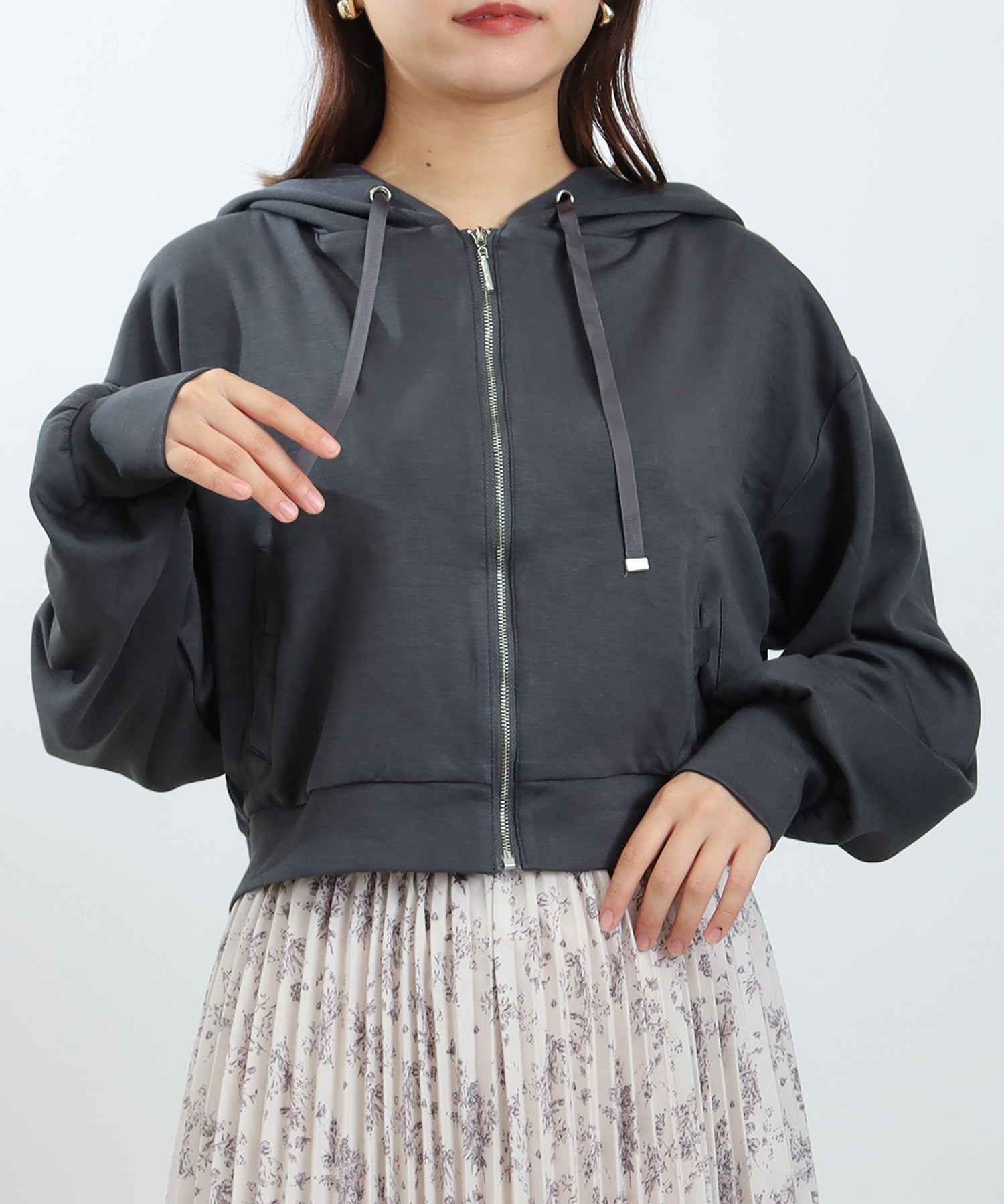 チャコール model:156 着用サイズ:M