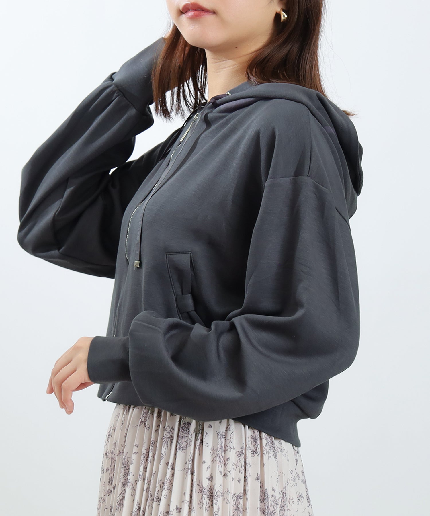 チャコール model:156 着用サイズ:M