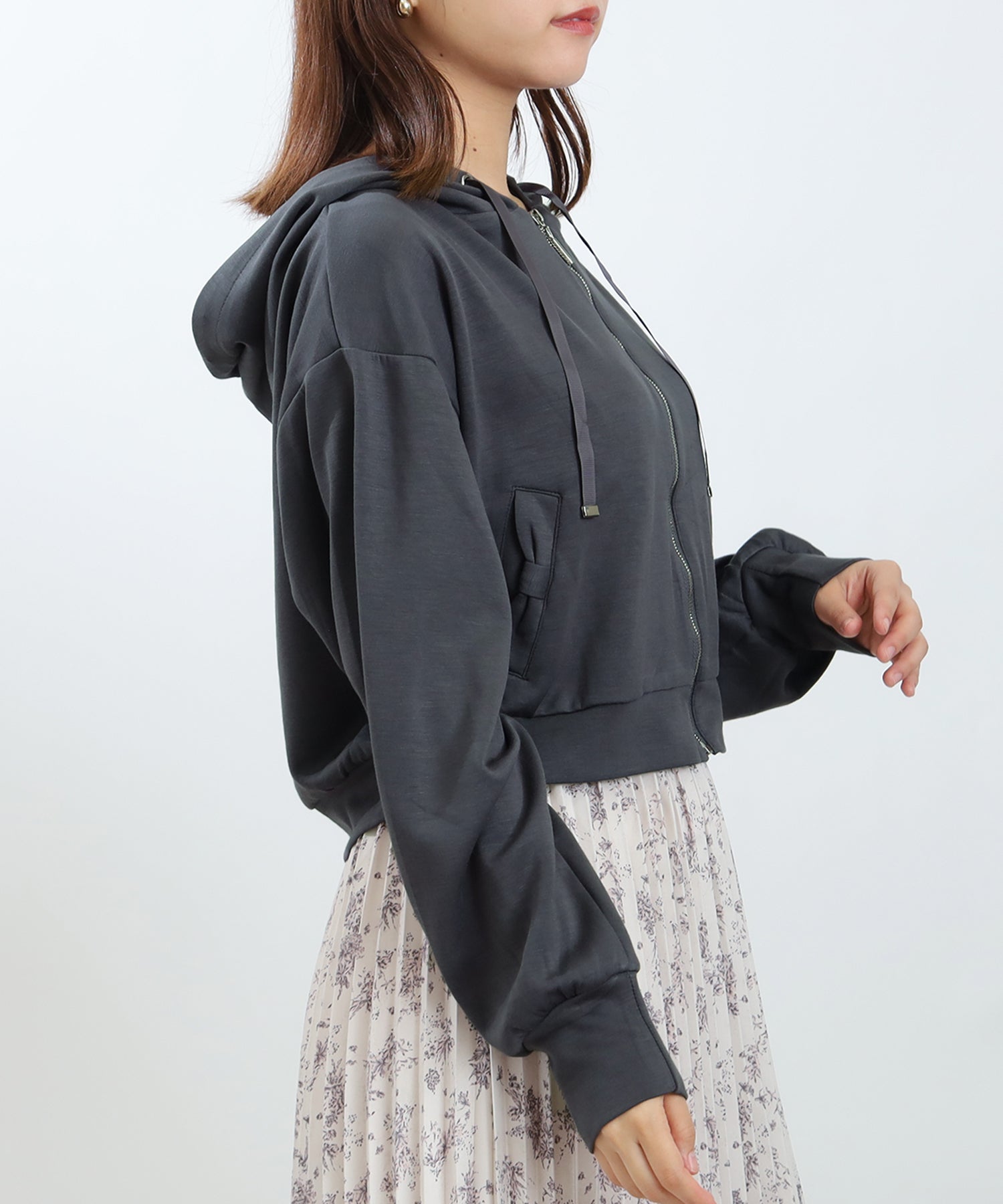 チャコール model:156 着用サイズ:M