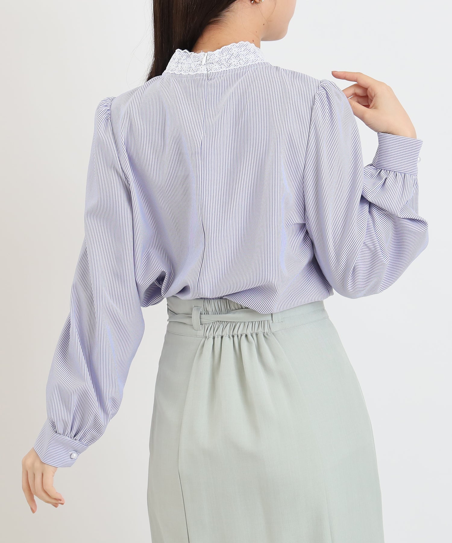 ホワイト×ブルー(ストライプ) MODEL:156 着用サイズ:M