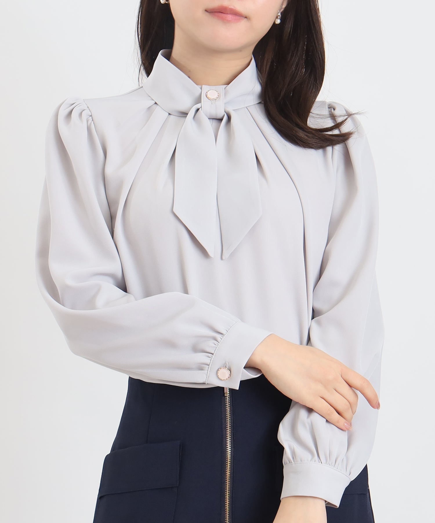 ライトグレー model:156 着用サイズ:S
スカーフ:無地