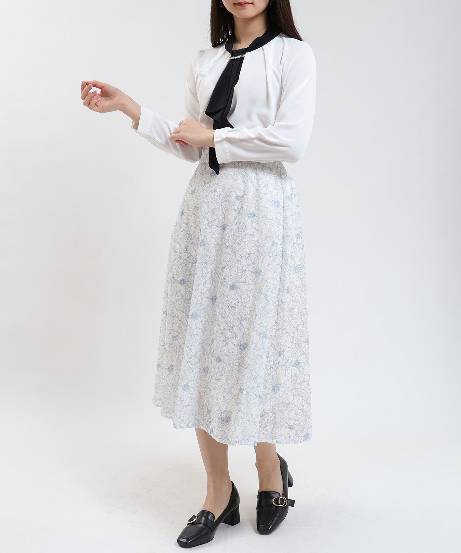 ホワイト×ブラック model:160cm/骨格ウェーブ 着用サイズ:M