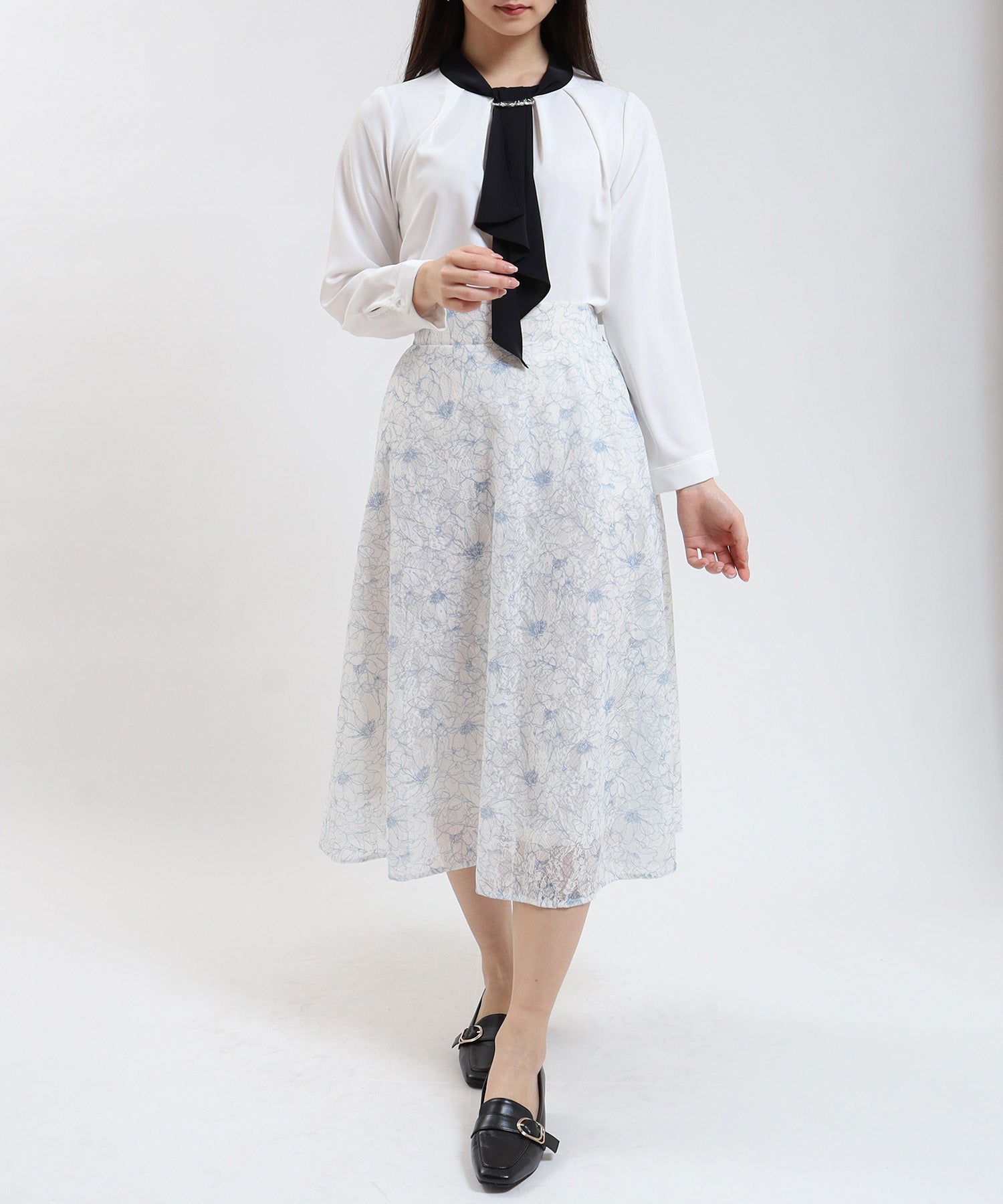 ホワイト×ブラック model:160cm/骨格ウェーブ 着用サイズ:M