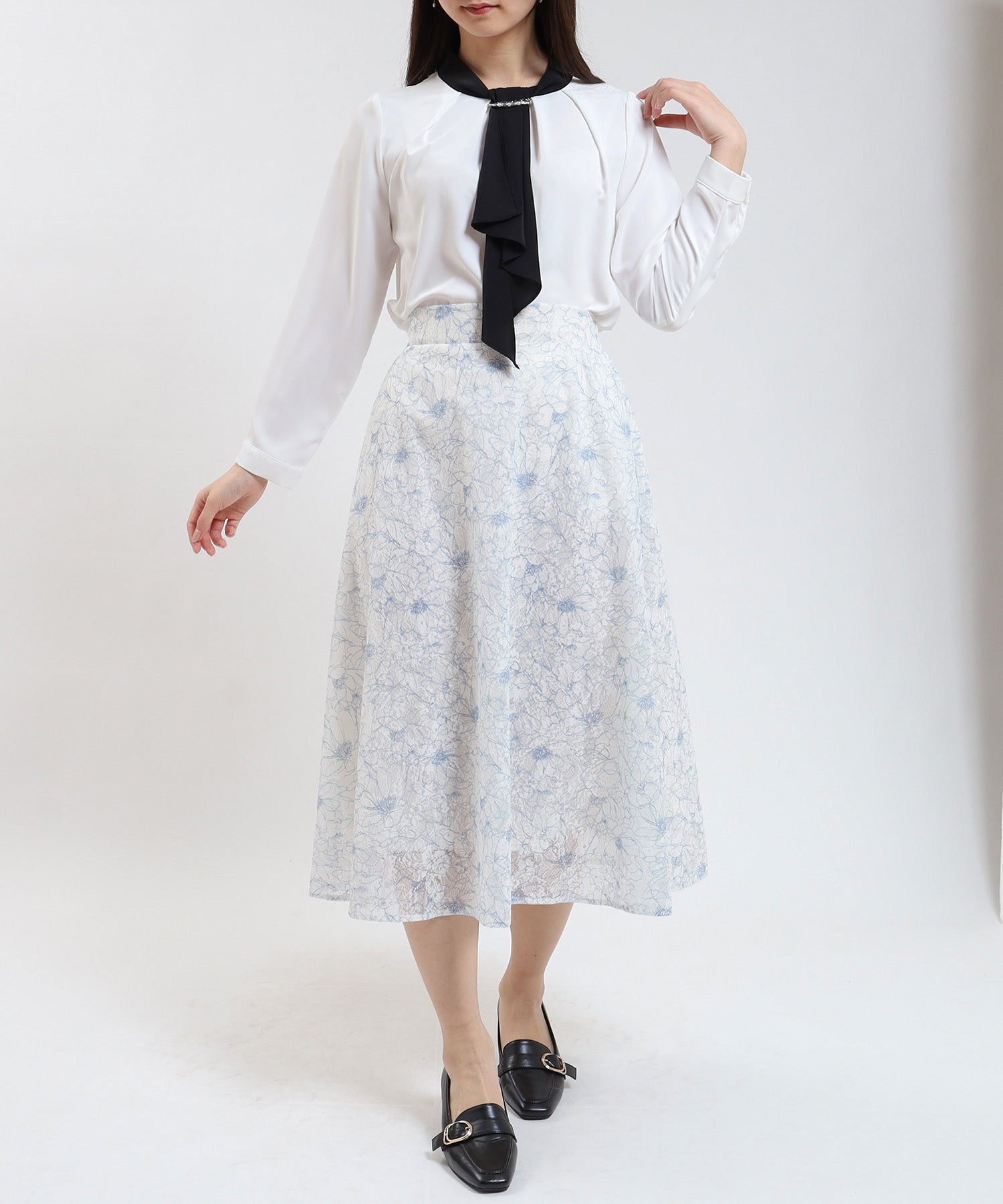 ホワイト×ブラック model:160cm/骨格ウェーブ 着用サイズ:M