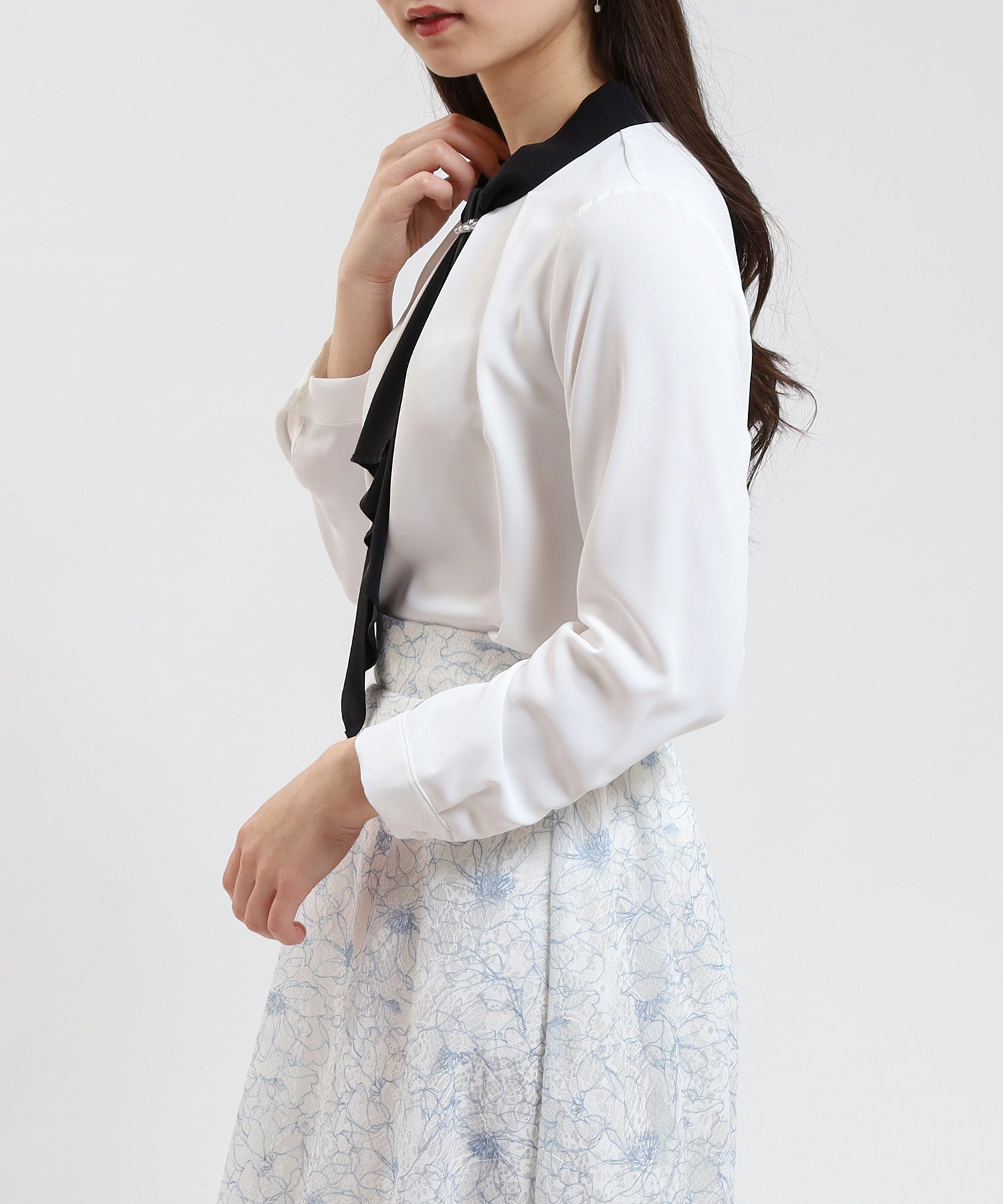 ホワイト×ブラック model:160cm/骨格ウェーブ 着用サイズ:M