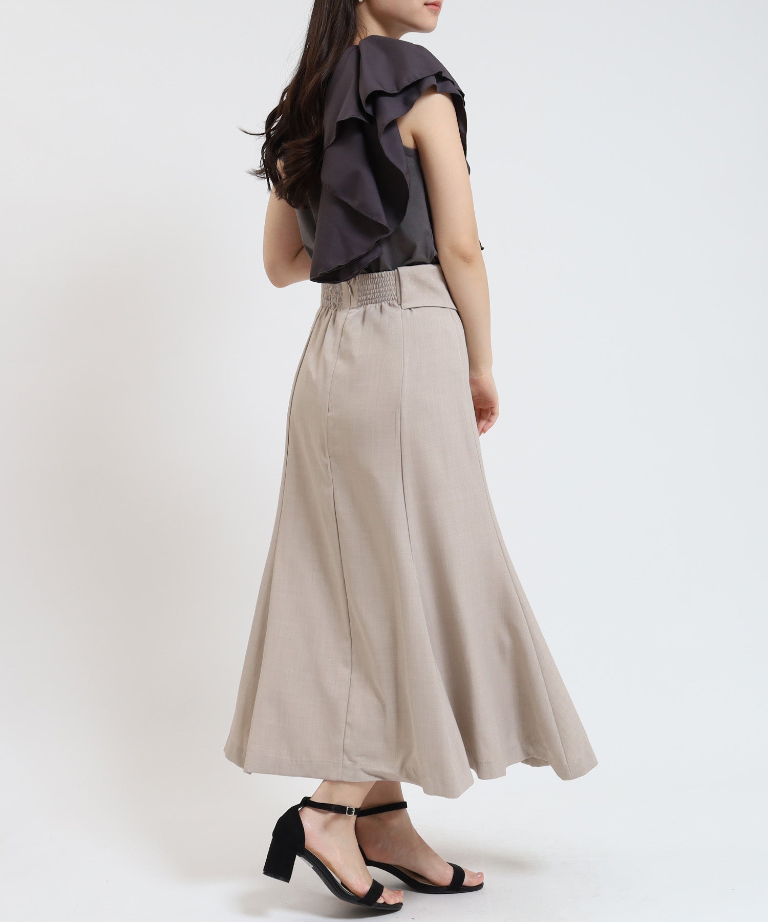 グレージュ model:160cm/骨格ウェーブ 着用サイズ:M