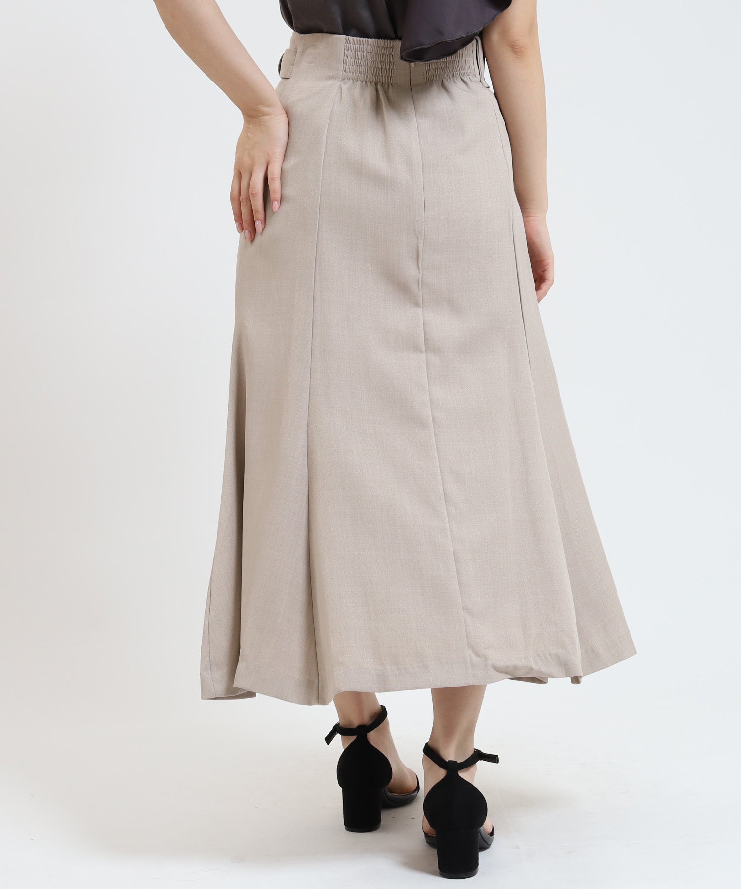 グレージュ model:160cm/骨格ウェーブ 着用サイズ:M