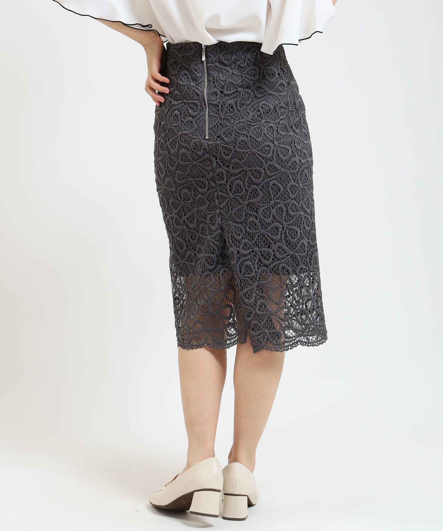 チャコール model:155cm/骨格ウェーブ 着用サイズ:S