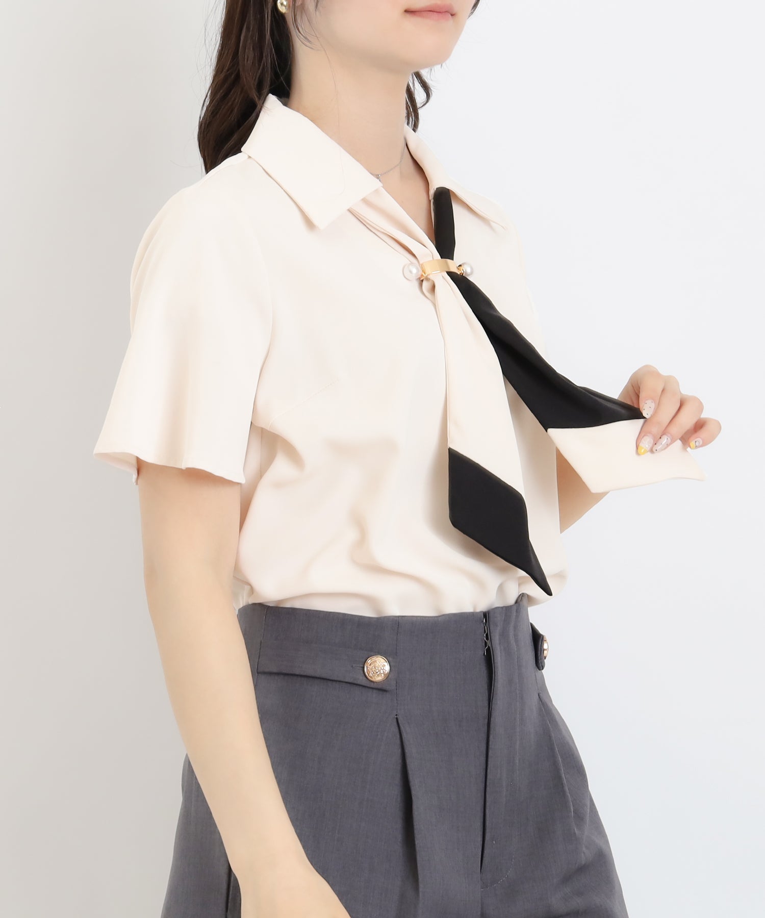 【NEW】金具付き配色ボウタイブラウス