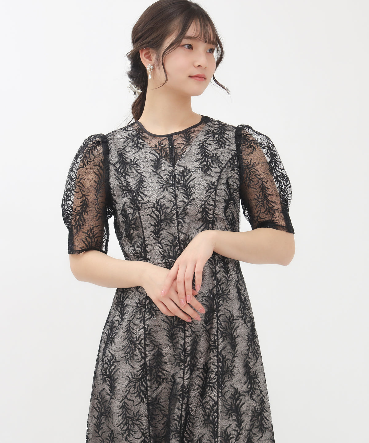 スパンコール刺繍レースワンピース