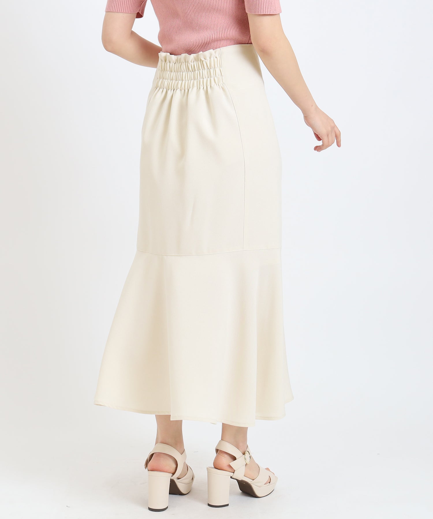 アイボリー model:156 着用サイズ:M