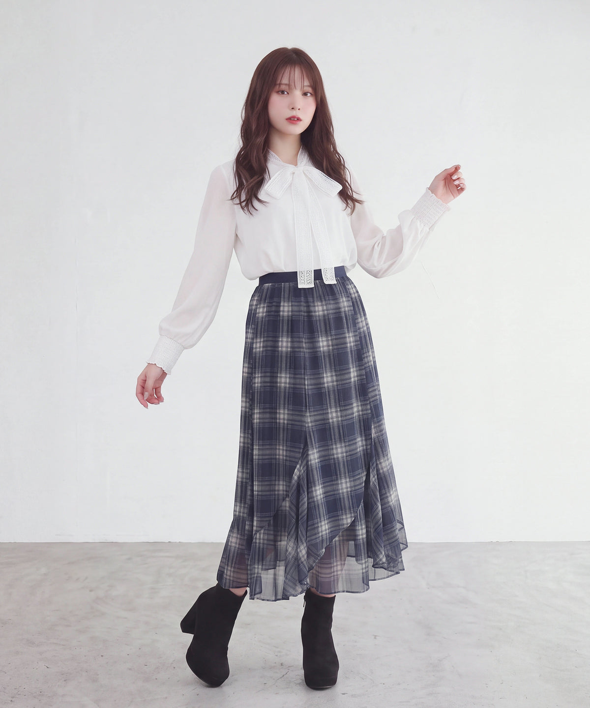ホワイト(AI画像)　model：160cm　着用サイズ：M