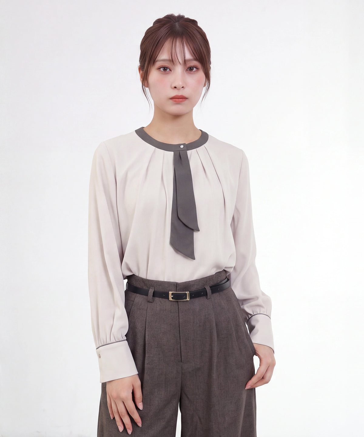 グレージュ(AI画像)　model：160cm　着用サイズ：M