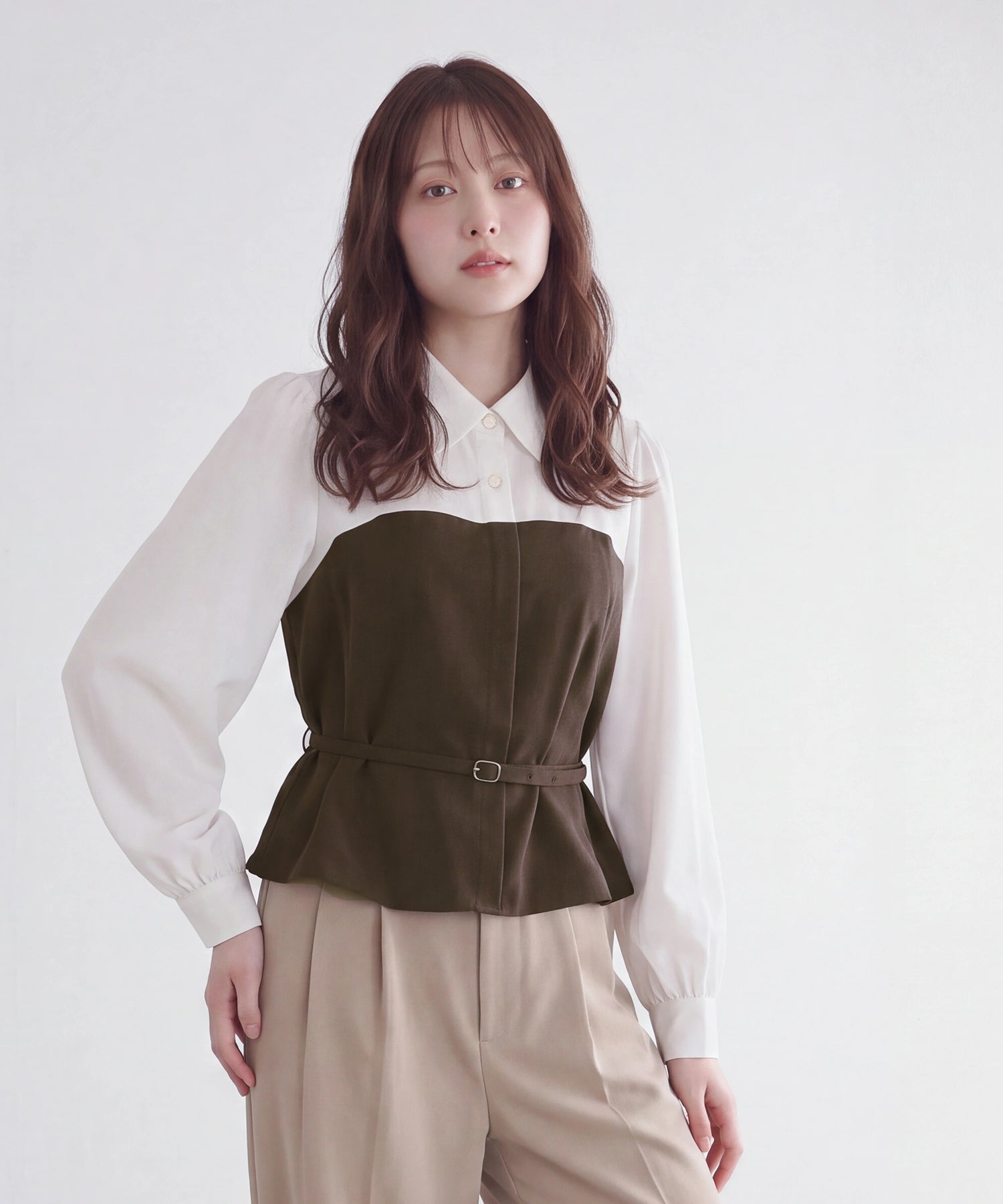 ブラウン(×ホワイト)　model：160　着用サイズ：Ｍ　(AI画像)　