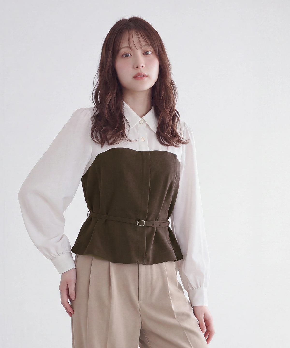 ブラウン(×ホワイト)　model：160　着用サイズ：Ｍ　(AI画像)　