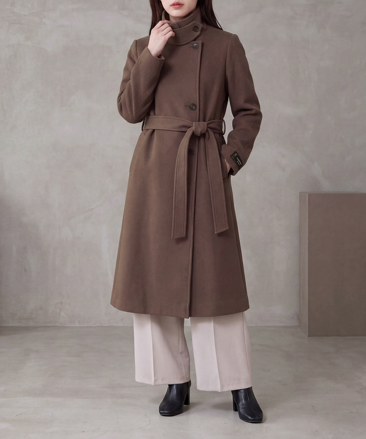 ブラウン　model：160　着用サイズ：M (AI画像)　