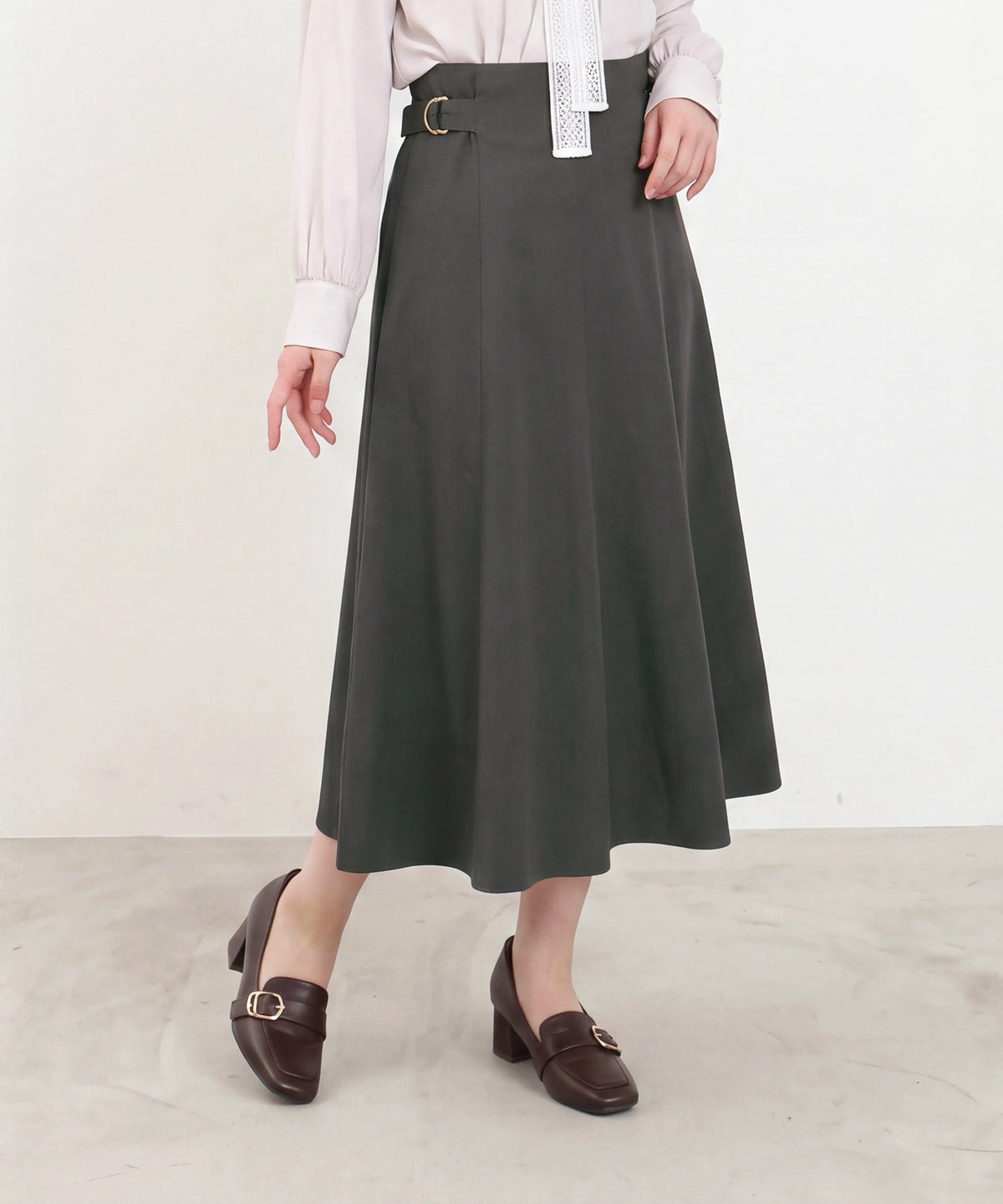 ミディアムグレー  model：160cm　着用サイズ：M (AI画像)