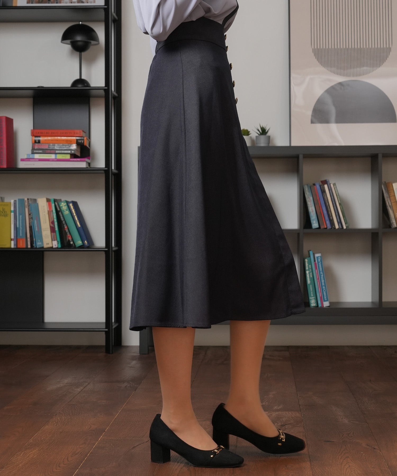 gold-edged button flare skirt