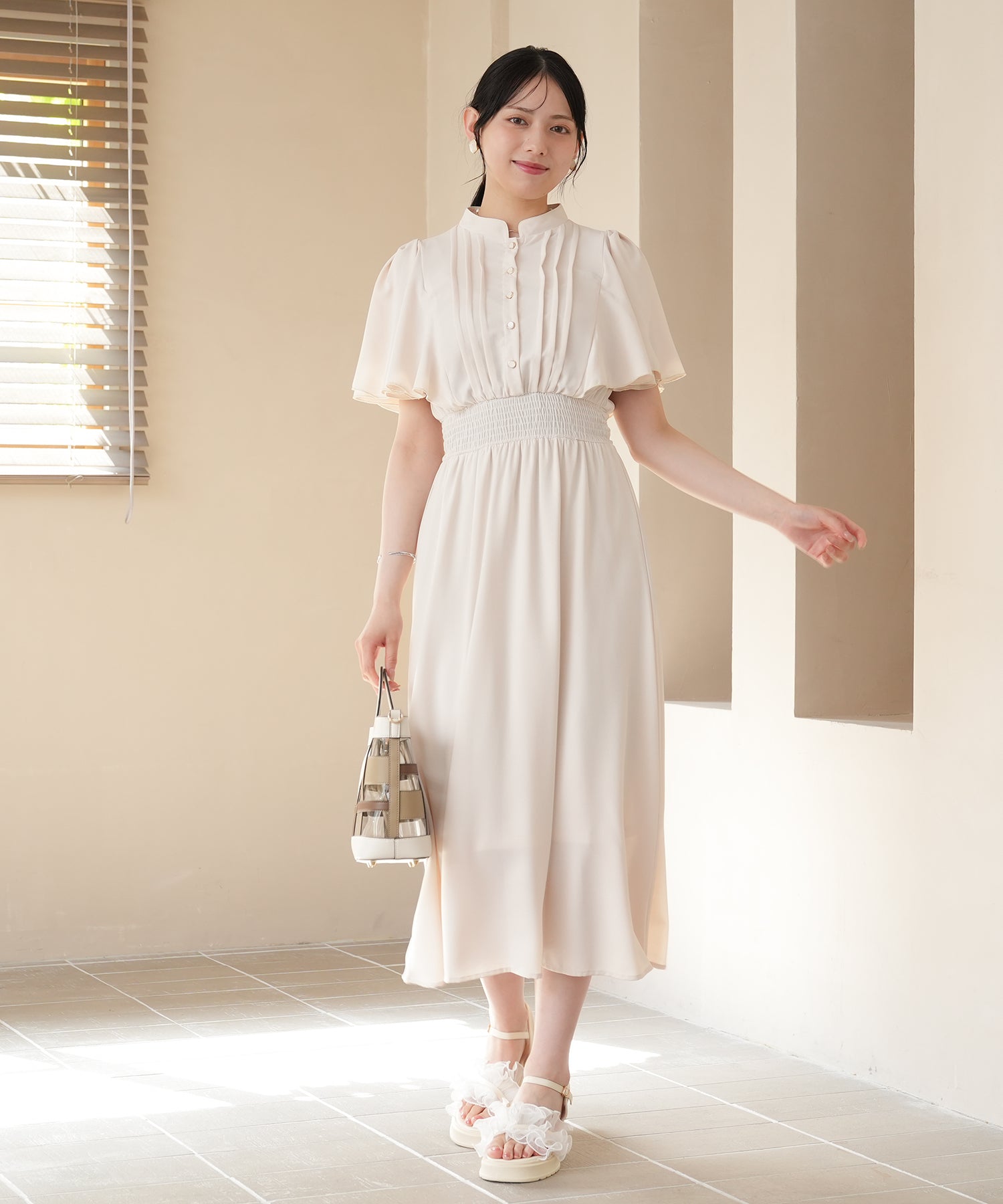ホワイト　MODEL：164cm 着用サイズ：M