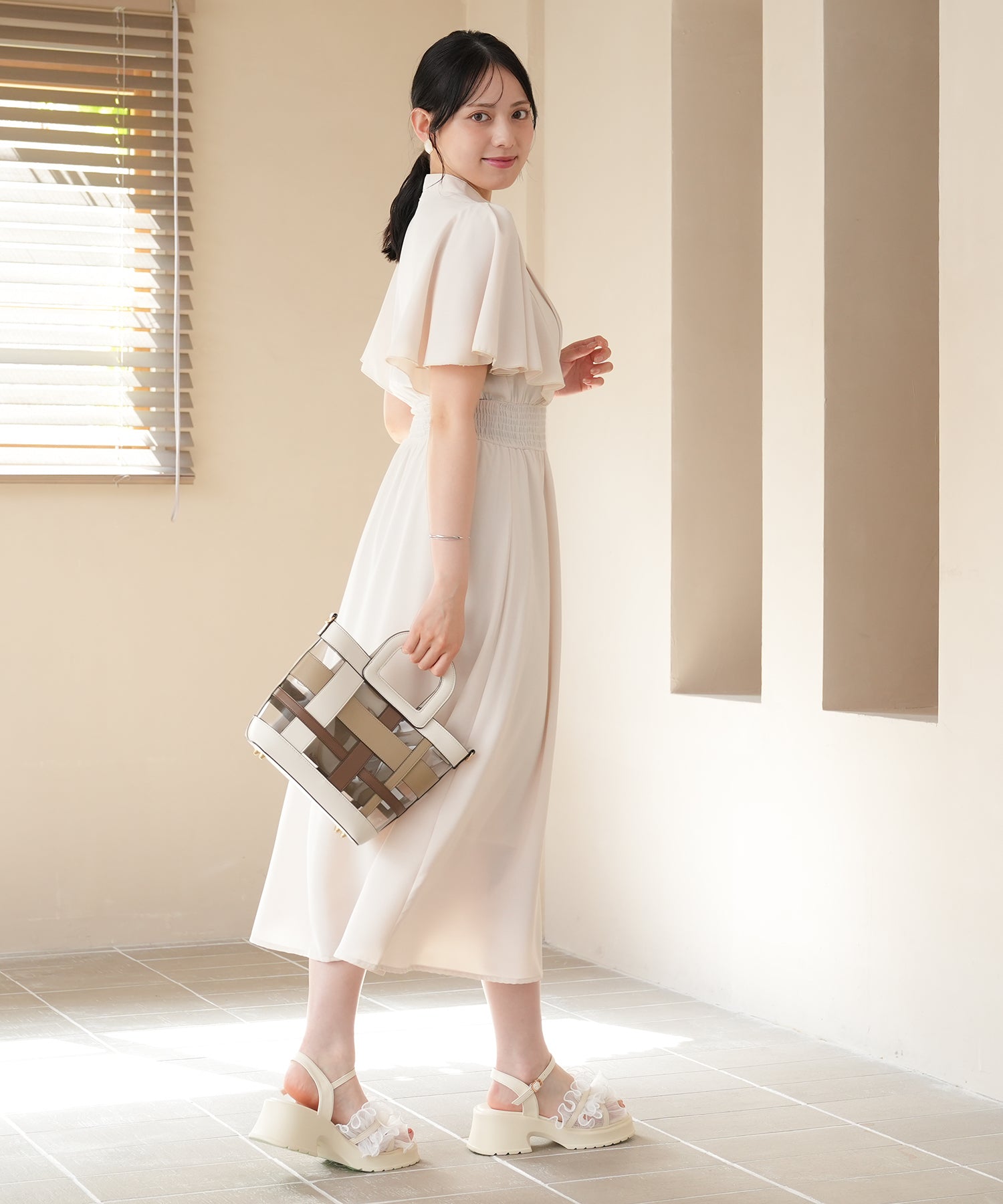 ホワイト　MODEL：164cm 着用サイズ：M