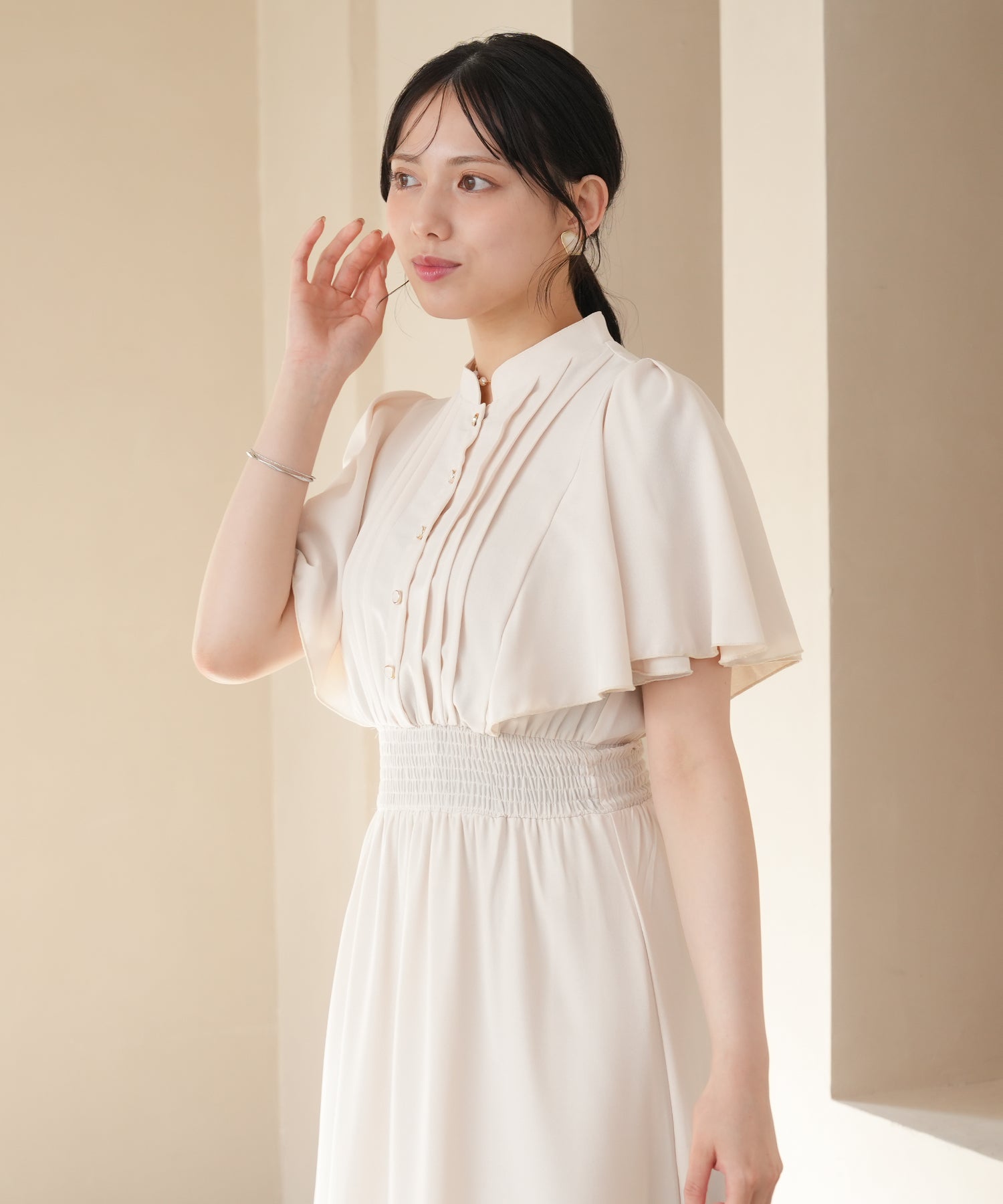 ホワイト　MODEL：164cm 着用サイズ：M