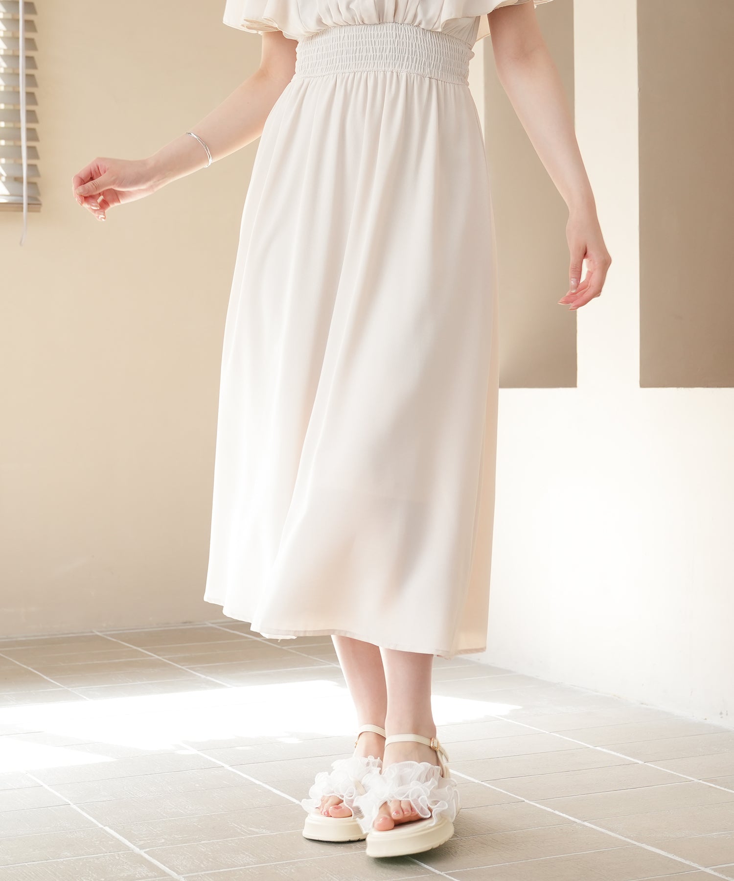 ホワイト　MODEL：164cm 着用サイズ：M