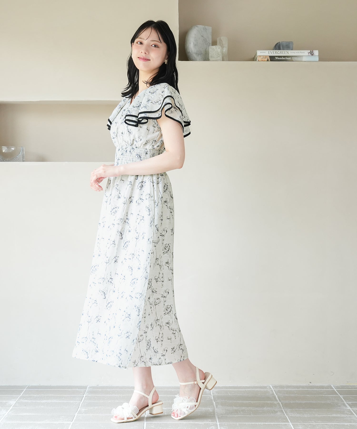 ホワイト×ブラック　model：164　着用サイズ：M