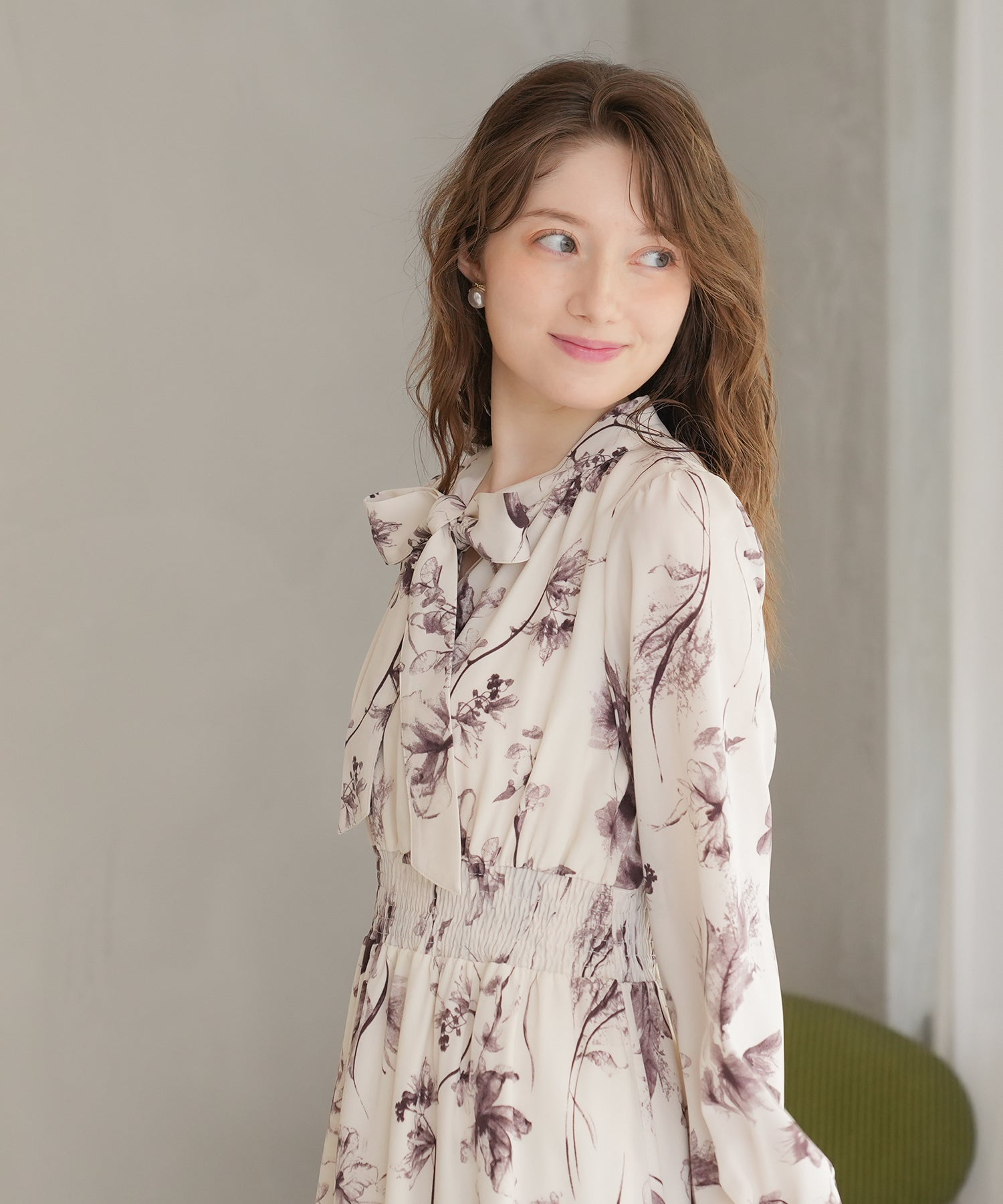 レトロフラワーリボンタイワンピース