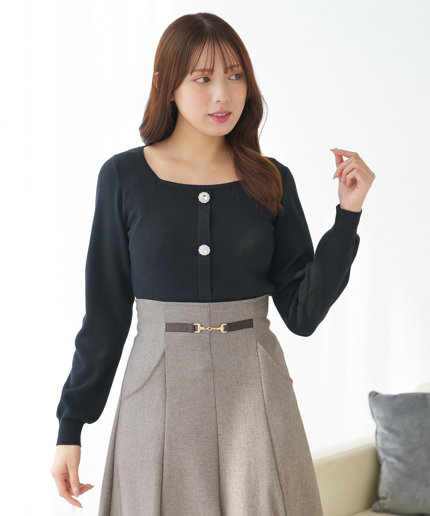 フロント釦スクエアネックニット