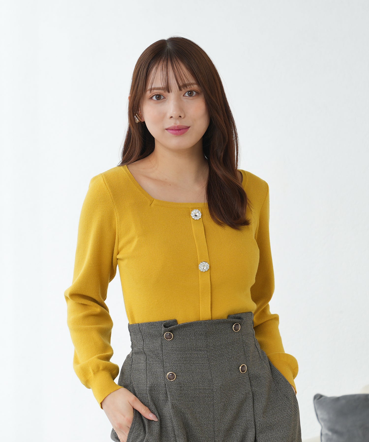 フロント釦スクエアネックニット