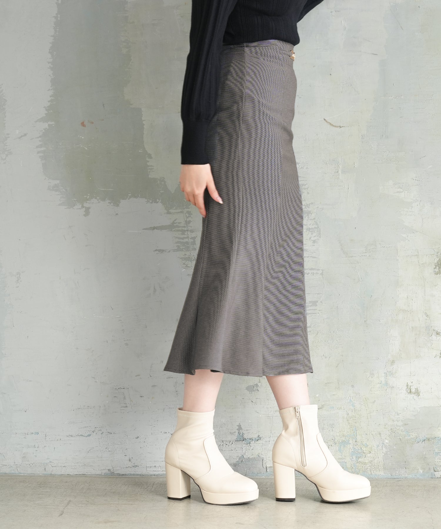 ミディアムグレー　model：164　着用サイズ：M