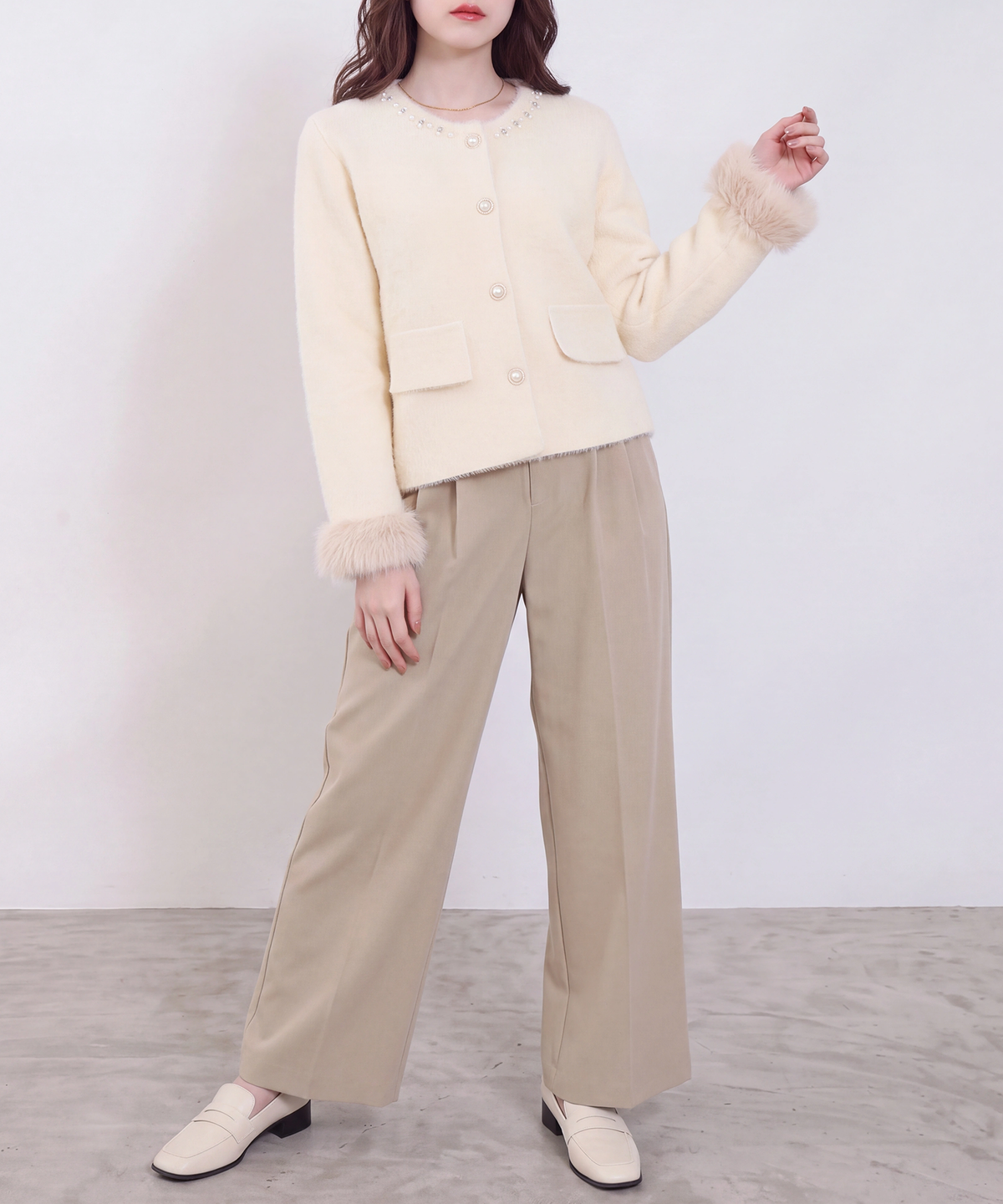 ベージュ(AI画像)　model：160cm　着用サイズ：M