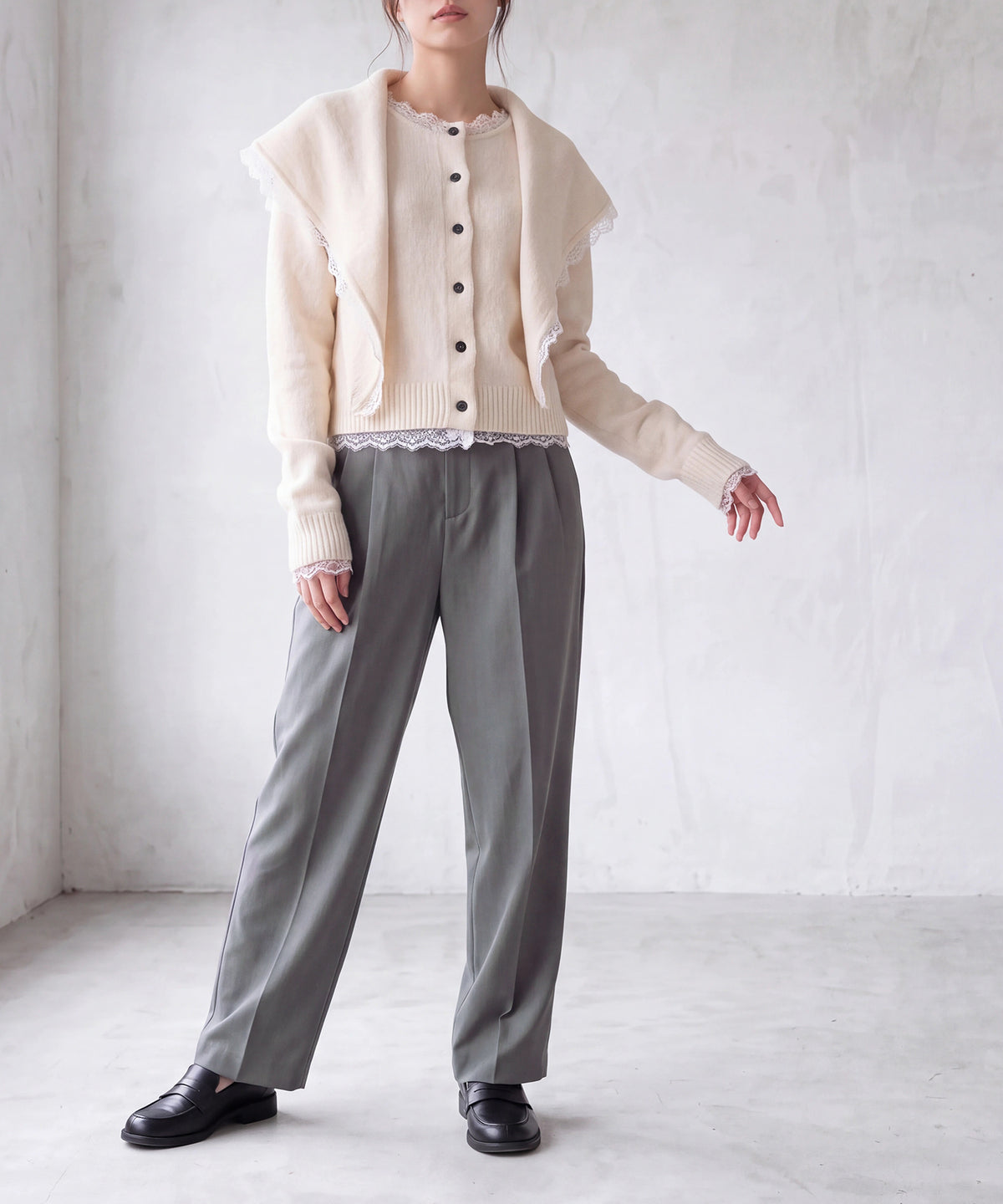 ライトグレー(AI画像)　model：160cm　着用サイズ：M