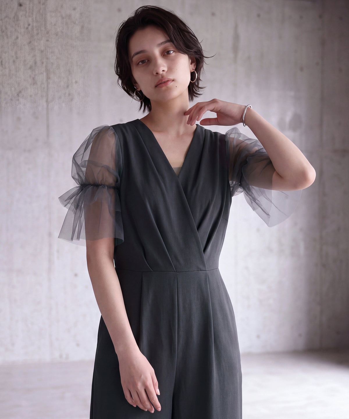 チャコール(AI画像)　model：160cm　着用サイズ：M
