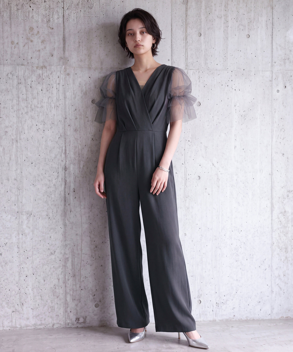 チャコール(AI画像)　model：160cm　着用サイズ：M
