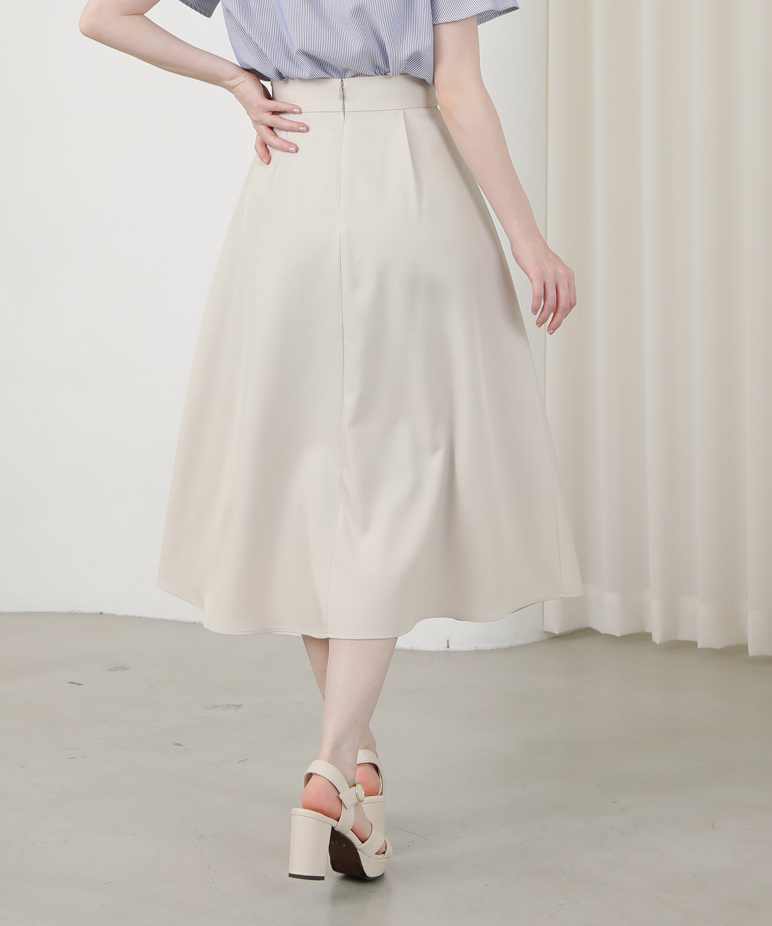 ベージュ　model：163　着用サイズ：M