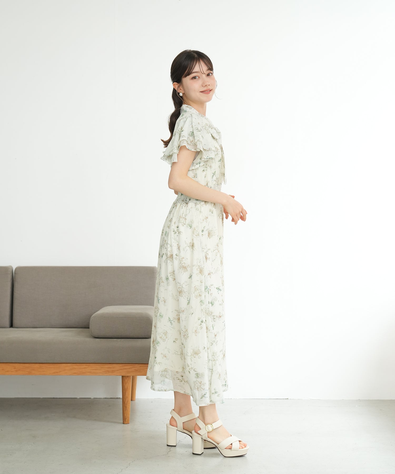 ベージュ　MODEL：158　着用サイズ：M
