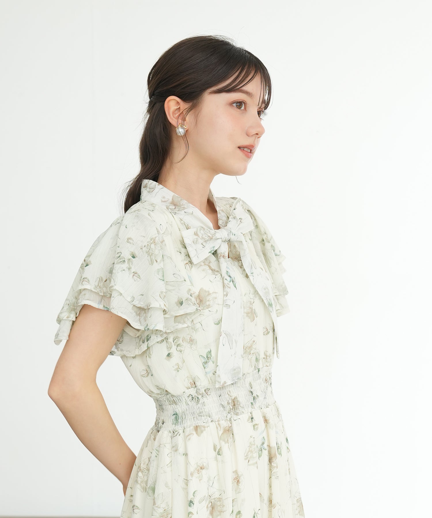 ベージュ　MODEL：158　着用サイズ：M