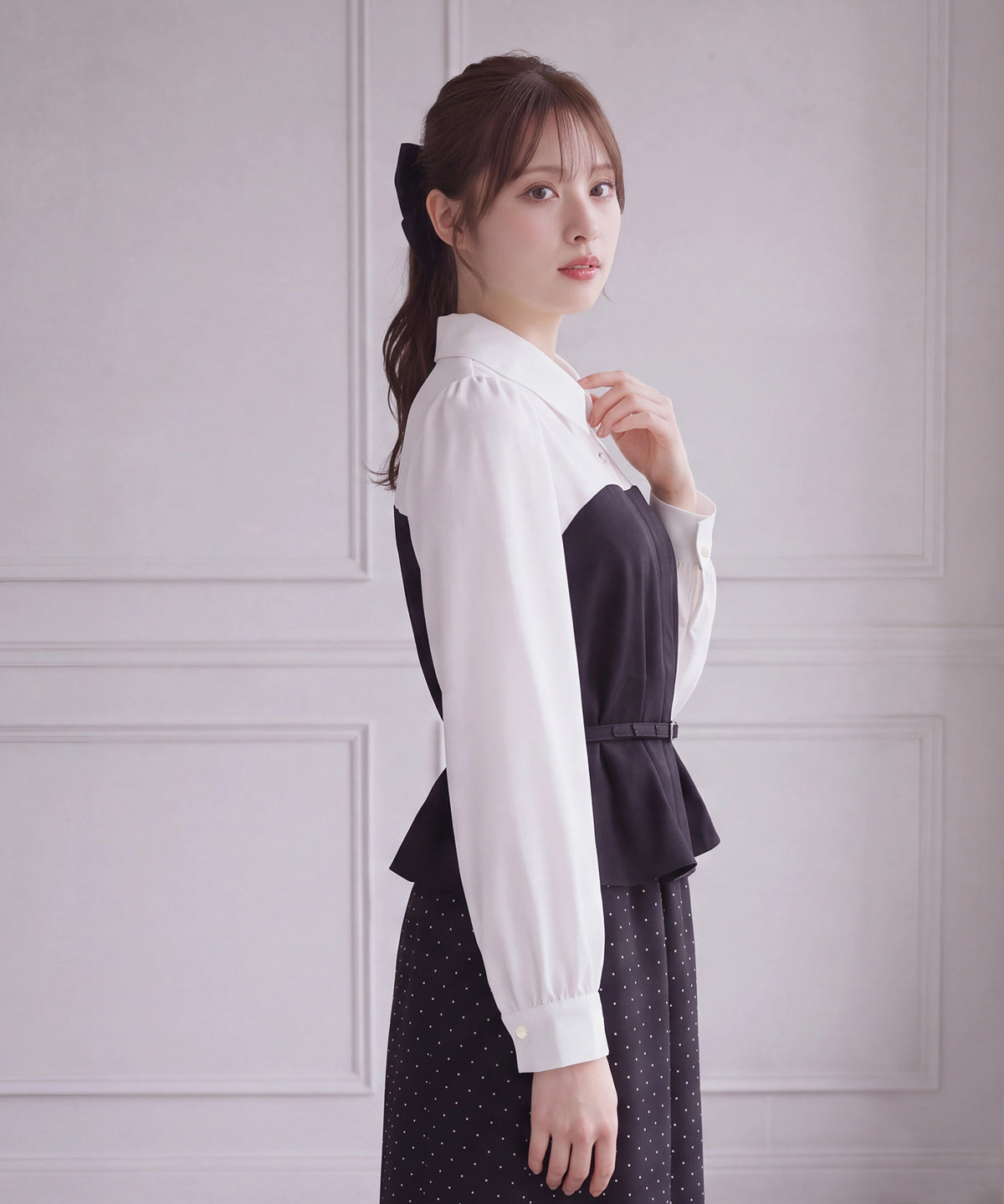 ブラック(×ホワイト)　model：160　着用サイズ：Ｍ　(AI画像)　