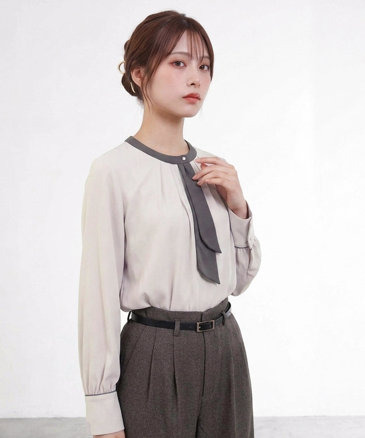 グレージュ(AI画像)　model：160cm　着用サイズ：M